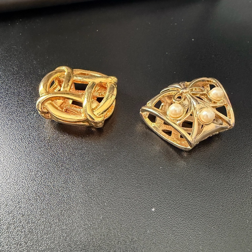 gold toned necklace things. two bundle